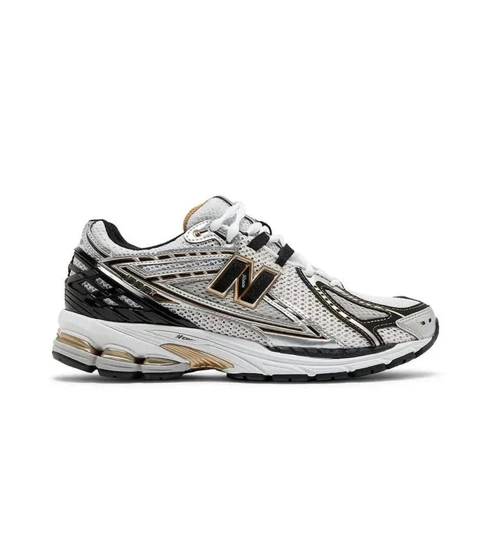 NB 19O6 1906R 'White Gold' мъжки маратонки – бяло със златисти детайли, страничен изглед